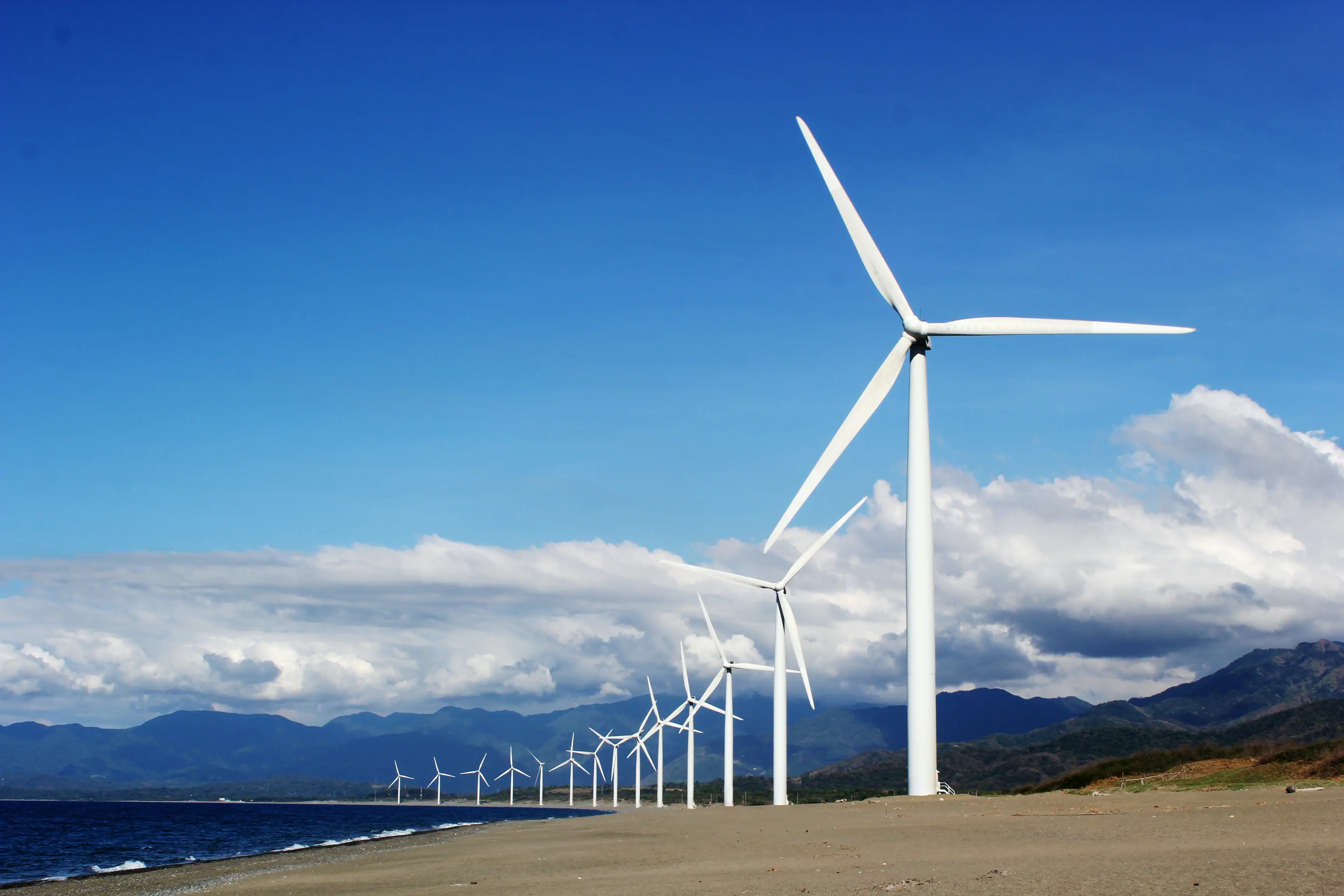 Streamlined Connectivity: Harnessing the Power of KVM Transmitter and Receiver for Efficient Operations